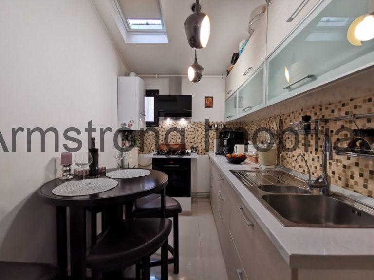 Agentie imobiliara sector 1 - Vanzare 3 camere lux Bd. Unirii